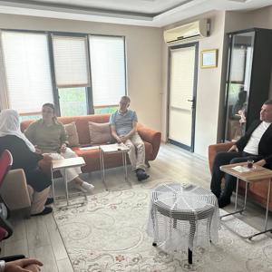 76 Yaşında Üniversite Kazanan Fatma Teyzeye Anlamlı Ziyaret - fotoğraf 1