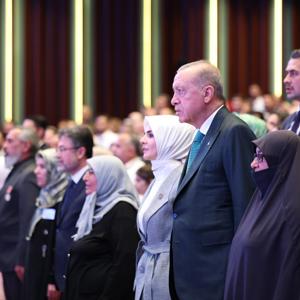 Cumhurbaşkanı Erdoğan ve Aile ve Sosyal Hizmetler Bakanımız Göktaş, Şehit Yakınları, Gazi ve Gazi Yakınlarının Kamu Kurumlarına Yerleştirilmesi Kura Töreni'ne katıldı  - fotoğraf 4