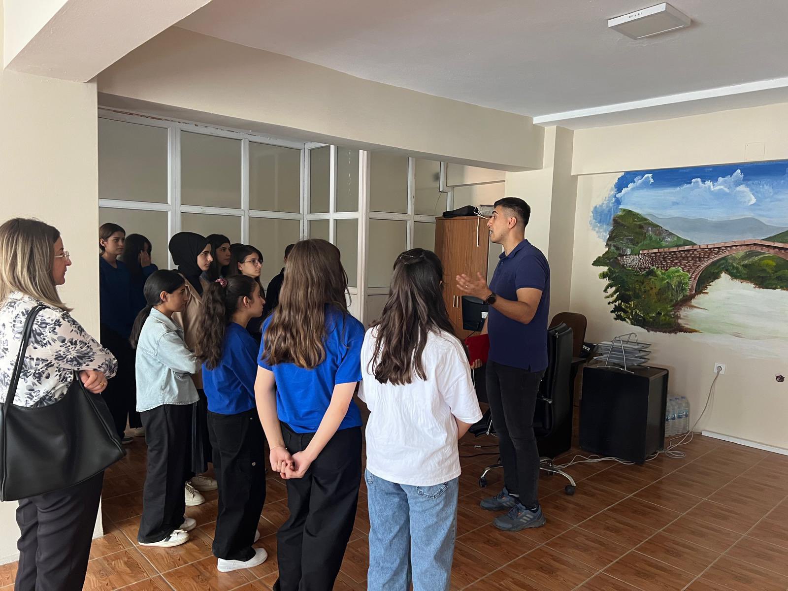 Şemdinli’de Öğrencilere Sosyal Hizmet Tanıtımı