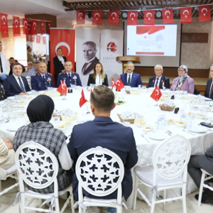 Kahraman Gazilerimiz Ve Aileleri Onuruna Yemek Programı Düzenledi - fotoğraf 1