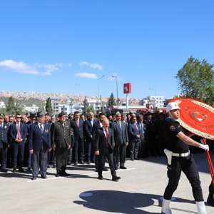 Valilik Atatürk Anıtı’nda Düzenlenen Çelenk Sunma Törenine Katılım Sağladık - fotoğraf 1