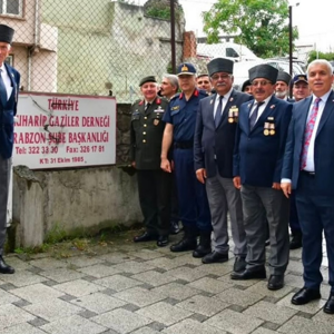 19 Eylül Gaziler Günü Etkinlikleri Kapsamında Trabzon Valimiz Aziz Yıldırım, Türkiye Muharip Gaziler Derneği Trabzon Şubesi’ni Ziyaret Etti. - fotoğraf 1