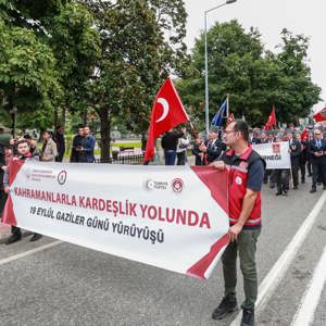 19 Eylül Gaziler Günü Kahramanlarla Kardeşlik Yolunda Yürüyüşü Yoğun Katılımla Gerçekleşti - fotoğraf 28