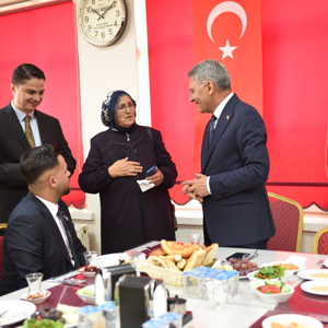 19 Eylül Gaziler Günü dolayısıyla Valimiz Mehmet Ali Özkan, İl Müdürümüz Arif Topal ve İl Protokolü Gazilerimiz ve Şehit Yakınlarıyla bir arada. - fotoğraf 6