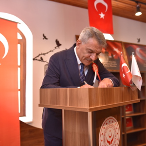“Şehadetin Başladığı Noktadan Sonsuzluğa” sergisi, Valimiz Mehmet Ali Özkan’ın katılımıyla ziyaret edildi. - fotoğraf 1