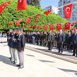 GAZİLER GÜNÜ TÖRENİ VALİMİZ VE PROTOKOLÜN KATILIMIYLA GERÇEKLEŞTİ - fotoğraf 2