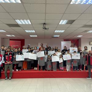 "Neşeli Eller" Etkinliğiyle Renkli ve Anlamlı Bir Gün Yaşandı - fotoğraf 4