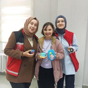 "Neşeli Eller" Etkinliğiyle Renkli ve Anlamlı Bir Gün Yaşandı - fotoğraf 19