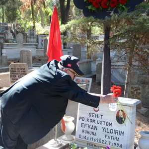 Şehit Üsteğmen Efkan YILDIRIM Kabri Başında Dualarla Anıldı. - fotoğraf 4