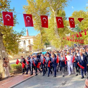 19 Eylül Gaziler Günü Coşkuyla Kutlandı: Kahramanlara Saygı Yürüyüşü ve Tören - fotoğraf 1