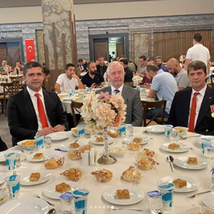 Gaziler Günü’nde Anlamlı Takdim: Genç Bisikletçilerden Dernek Başkanlarına Türk Bayrağı - fotoğraf 2