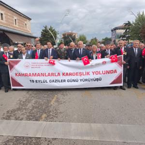 “Kahramanlarla Kardeşlik Yolunda” Yürüyüşü Coşkuyla Gerçekleşti - fotoğraf 2