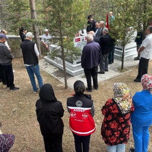 Aziz Şehidimiz Burak Kapucuoğlu’nun Kastamonu Şehitliğindeki Kabri Başında Anma Programı Düzenlendi - fotoğraf 1