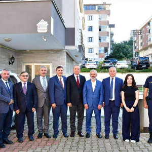 Trabzon Valisi Aziz Yıldırım ve eşi Güllühan Yıldırım Hanımefendi Gazilerimizi Ziyaret Etti. - fotoğraf 3
