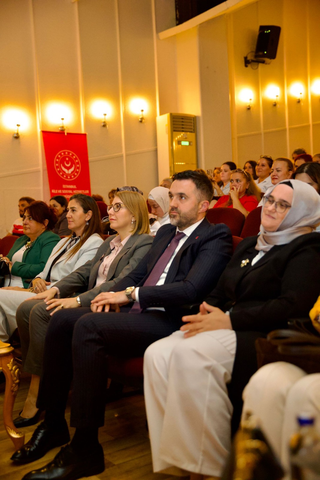Kadın Girişimcilerin Güçlenmesine Yönelik Panel İstanbul Vali Yardımcımız Sn. Serap ÖZMEN ÇETİN ve İl Müdürümüz Sn. Ömer TURAN’ın Katılımlarıyla Gerçekleştirildi.