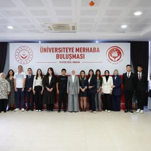 "Üniversiteye Merhaba" programı, Aile ve Sosyal Hizmetler Bakanımız Sayın Mahinur Özdemir Göktaş Hanımefendinin katılımlarıyla gerçekleştirildi. - fotoğraf 1