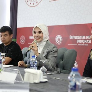 "Üniversiteye Merhaba" programı, Aile ve Sosyal Hizmetler Bakanımız Sayın Mahinur Özdemir Göktaş Hanımefendinin katılımlarıyla gerçekleştirildi. - fotoğraf 2