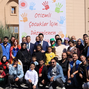 OTİZMLİ ÇOCUKLARIMIZ İÇİN ŞENLİK DÜZENLENDİ - fotoğraf 2