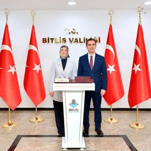 Bakan Yardımcımız Sayın Leman Yenigün, çeşitli temaslarda bulunmak üzere geldiği ilimizde Valimiz Sayın Ahmet Karakaya’yı makamında ziyaret etti - fotoğraf 1
