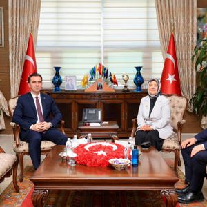 Bakan Yardımcımız Sayın Leman Yenigün, çeşitli temaslarda bulunmak üzere geldiği ilimizde Valimiz Sayın Ahmet Karakaya’yı makamında ziyaret etti - fotoğraf 2