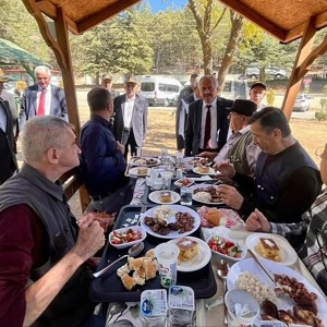 Yaş Almış Büyüklerimiz, Karaçomak Barajı Mesire Alanında Biraraya Gelerek Keyifli Vakit Geçirdiler  - fotoğraf 2
