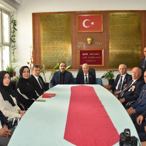 İl Müdürümüz Sayın Cüneyd ÖZDEMİR, Gaziler ve Şehit Aileleri Derneklerine Ziyarette Bulundu - fotoğraf 2