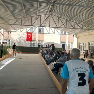 “İl Müdürümüz Sayın Emine BÖÇKÜN, Balıkesir Huzurevi YBRM Müdürlüğümüz ve İznik Ülker Aktar Huzurevi YBRM Müdürlüğü arasında oynanan Bocce maçını izledi” - fotoğraf 2