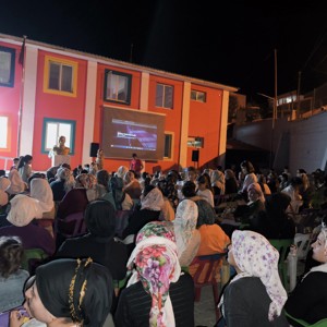 Şırnak'ta kırsaldaki yaklaşık 4 bin 500 çocuk açık havada sinema ile buluştu - fotoğraf 1