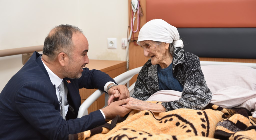 1 Ekim Dünya Yaşlılar Günü dolayısıyla Sorgun Huzurevi Yaşlı Bakımı ve Rehabilitasyon Merkezimizde kalan büyüklerimizi ziyareti