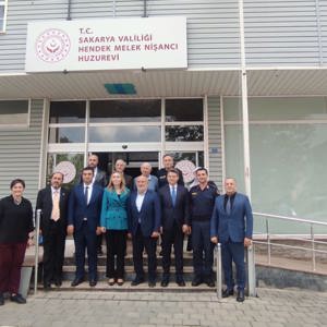 Hendek Melek Nişancı Huzurevinde 1 Ekim Dünya Yaşlılar Günü Kutlandı - fotoğraf 1