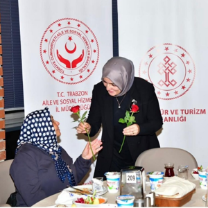 Dünya Yaşlılar Günü Sebebiyle Huzurevi Sakinleriyle Bir Araya Gelindi - fotoğraf 3