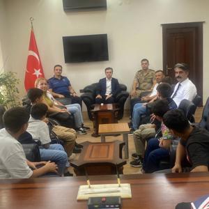  Çocuklarımız rol model çalışmaları kapsamında Tillo Kaymakamımızı makamında ziyaret etti.   - fotoğraf 1