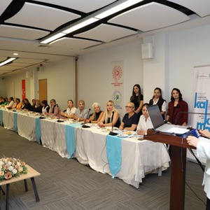 ADANA'DA 2025 AİLE YILI KAPSAMINDA"GÖNÜL ELÇİLERİ İLE KORUYUCU AİLE FARKINDALIK TOPLANTISI" YAPILDI - fotoğraf 2