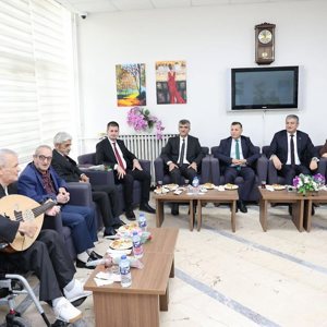 1 Ekim Dünya Yaşlılar Günü vesilesiyle Valimiz Sayın Mustafa Yavuz Karabük Yücel Huzurevi'ni ziyaret etti - fotoğraf 1