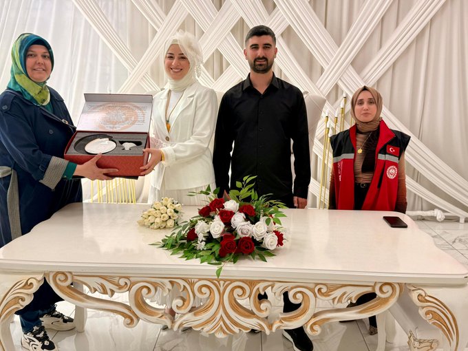 “Evlenecek Gençleri Destekleme Projesi”nden yararlanan, nikahına  ÇEKOM Müdürü Fazilet KALAN  katılım sağlayarak nikah şahitliği yapmıştır. 