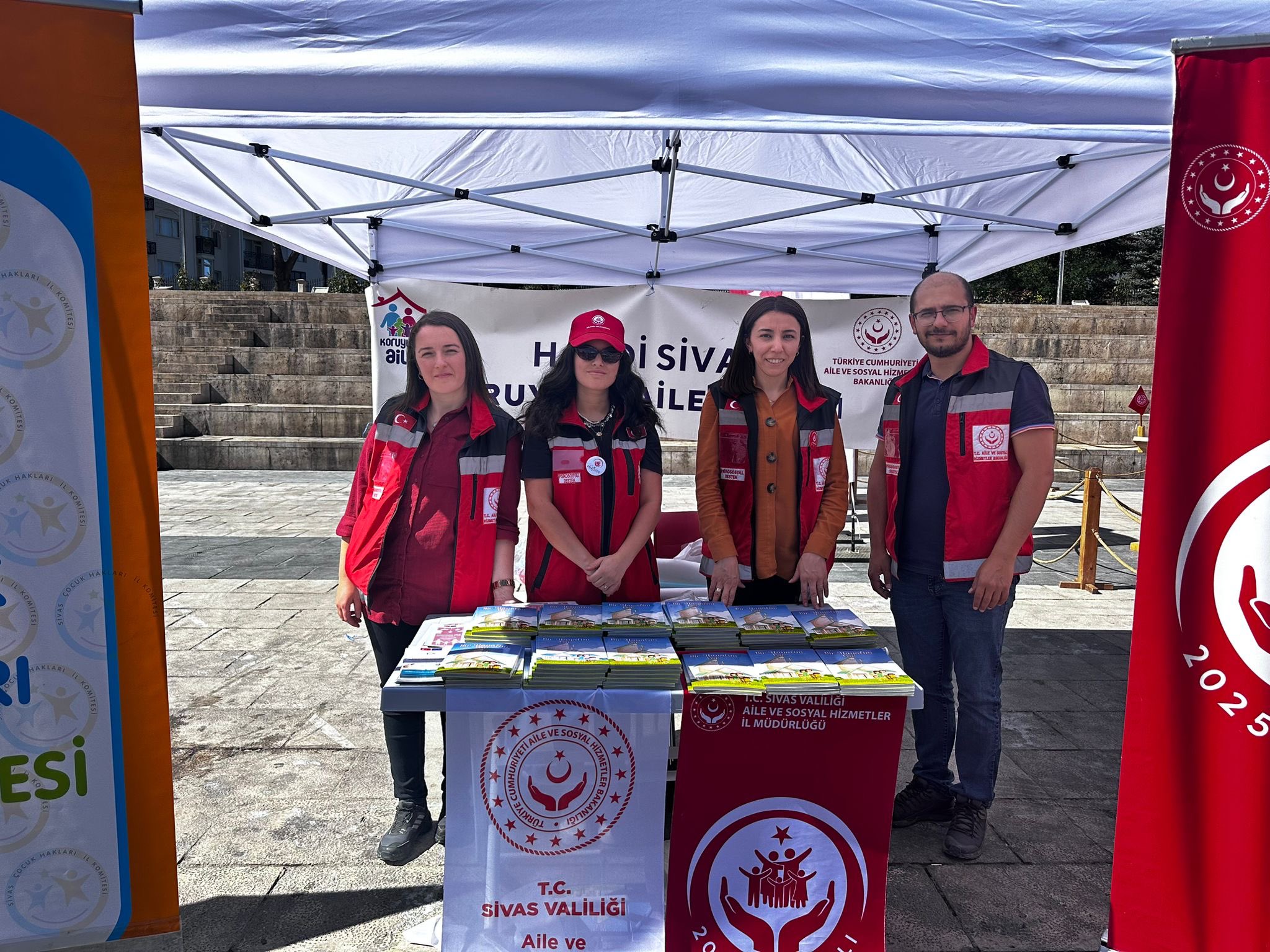 Gençlik ve Spor Bakanlığı ile Türkiye Geleneksel Spor Dalları Federasyonu tarafından hazırlanan Geleneksel Oyun Tırı, Kongre Müzesi bahçesinde çocuklarla bir araya geldi.  Program kapsamında ayrıca Aile Yılı tanıtım ç
