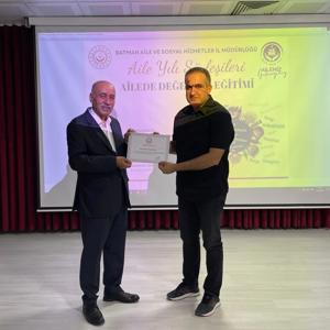 Türkiye Aile Yılı Söyleşileri kapsamında “Ailede Değerler Eğitimi” konulu söyleşi - fotoğraf 2