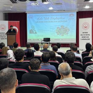 Türkiye Aile Yılı Söyleşileri kapsamında “Ailede Değerler Eğitimi” konulu söyleşi - fotoğraf 1