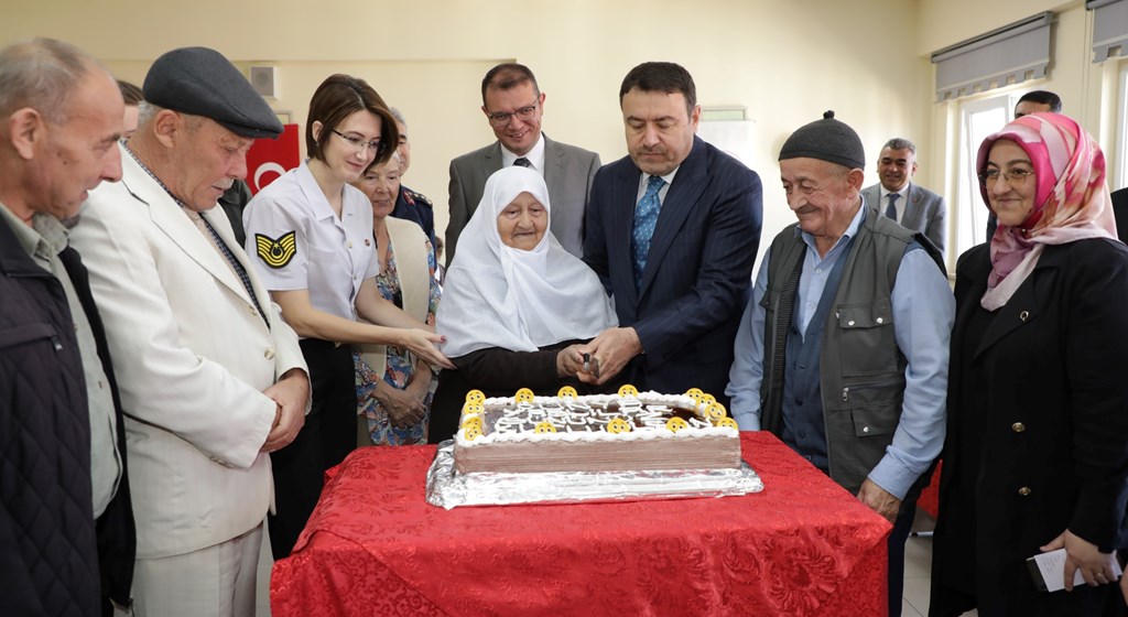 Dünya Yaşlılar Günü Kapsamında Valimiz Sayın Musa Işın Huzurevi Sakinlerimizi Ziyaret Etti