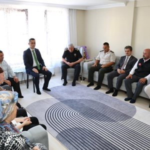 Şehit Ailelerine Anlamlı Ziyaret. - fotoğraf 4