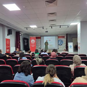 Azmimilli İlkokulu Öğretmenlerine Koruyucu Aile Hizmet Modeli Tanıtıldı. - fotoğraf 1