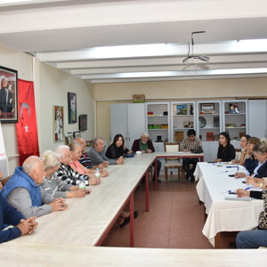 Aile Yılında Birlikte Konuşuyor, Paylaşıyor, Hissediyoruz: Ümitköy Huzurevi’nde Anlamlı Dünya Yaşlılar Günü Etkinliği - fotoğraf 1