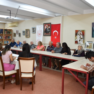 Aile Yılında Birlikte Konuşuyor, Paylaşıyor, Hissediyoruz: Ümitköy Huzurevi’nde Anlamlı Dünya Yaşlılar Günü Etkinliği - fotoğraf 3