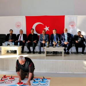 Ahlat Engelsiz Yaşam Merkezimizde, kuruluşlar arası Floor Curling Turnuvası - fotoğraf 3