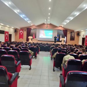 Askerlere “Evlilik Öncesi Eğitim” ve “Bağımlılıkla Mücadele” Semineri   - fotoğraf 1