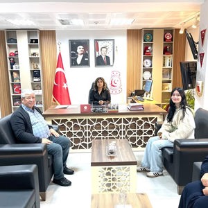 İl Müdürümüz Sayın Emine BÖÇKÜN, Aziz Şehidimiz Okan DİNÇER'in kıymetli ailesini makamında ağırladı - fotoğraf 1