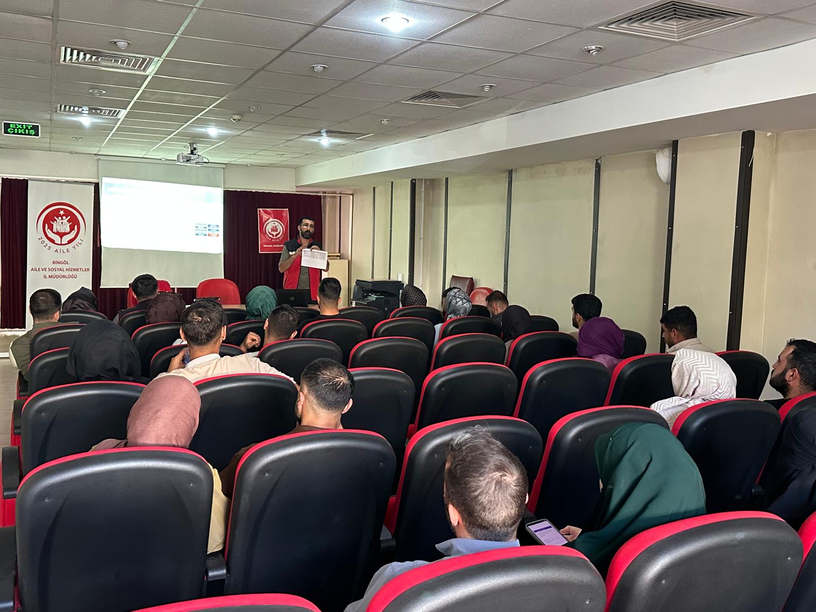 İl Müdürlüğümüze bağlı Merkez Sosyal Hizmet Merkezi tarafından 07.10.2025 tarihinde Evlenecek Gençlerin Desteklenmesi Projesi'nden yararlanacak gençlere yönelik Evlilik Öncesi Eğitim gerçekleştirilmiştir.