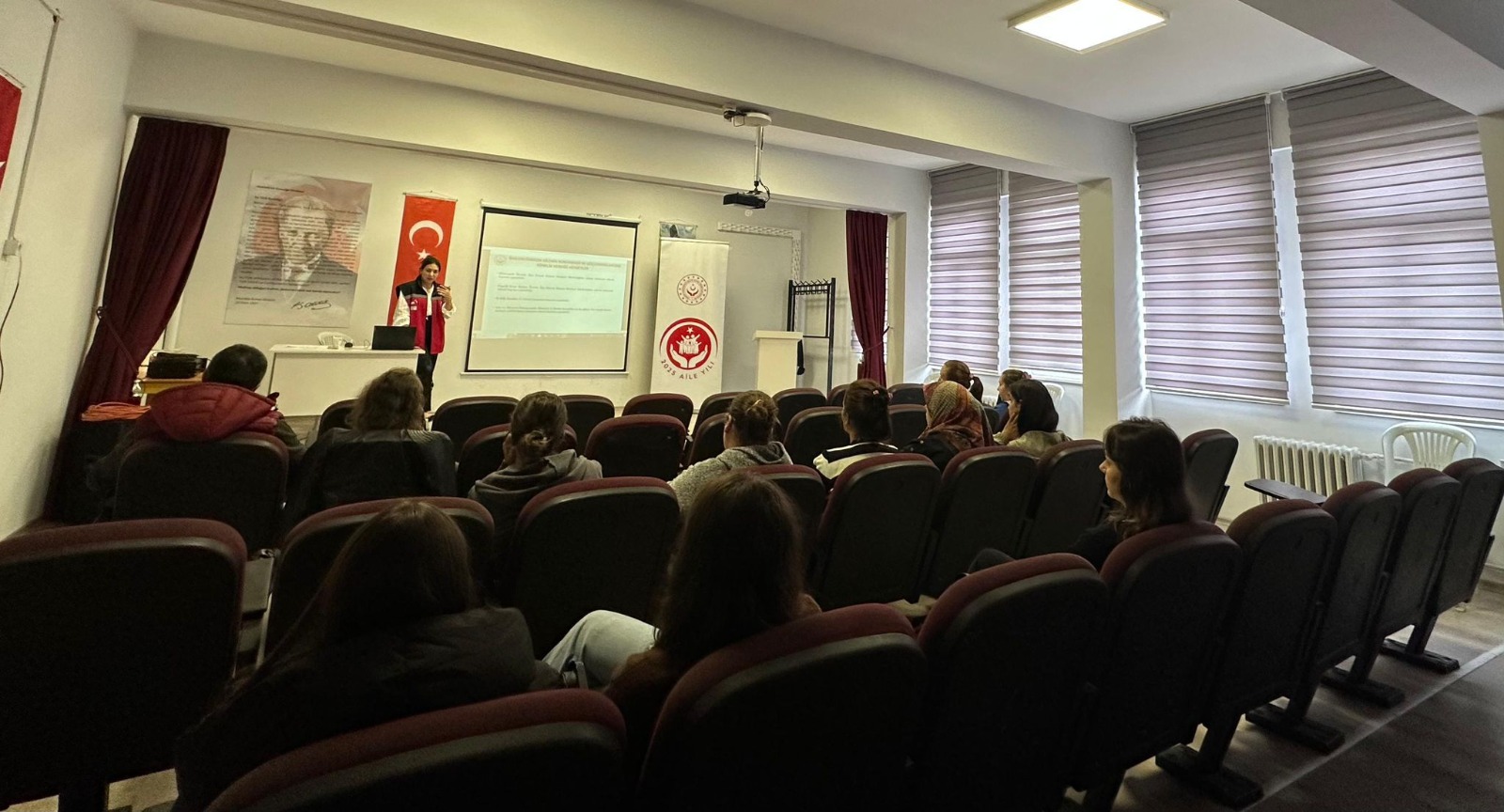 İlimiz Genelindeki Okullar, Kuran Kursları, Denetimli Serbestlik Müdürlükleri ve Aile Destek Merkezleri Alanlarında Aile Eğitim Programı Kapsamında Eğitimlerimiz Düzenli Olarak Devam Ediyor