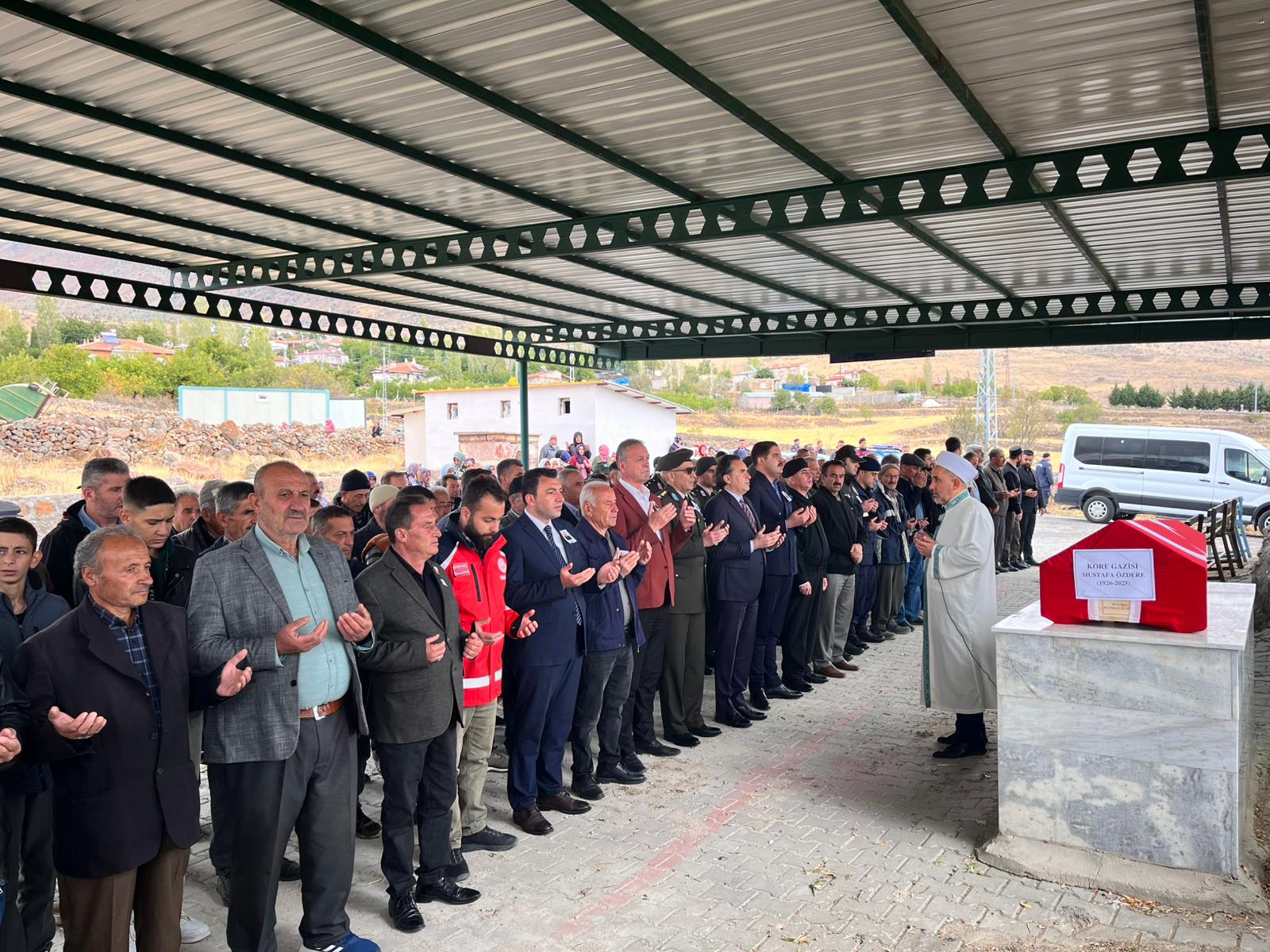 Kore Gazimiz Mustafa Özdere'yi Son Yolculuğuna Uğurladık