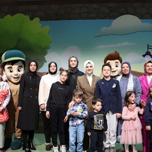 Aile ve Sosyal Hizmetler Bakanımız Göktaş, Yeşilayın çocuk müzikaline katıldı - fotoğraf 1